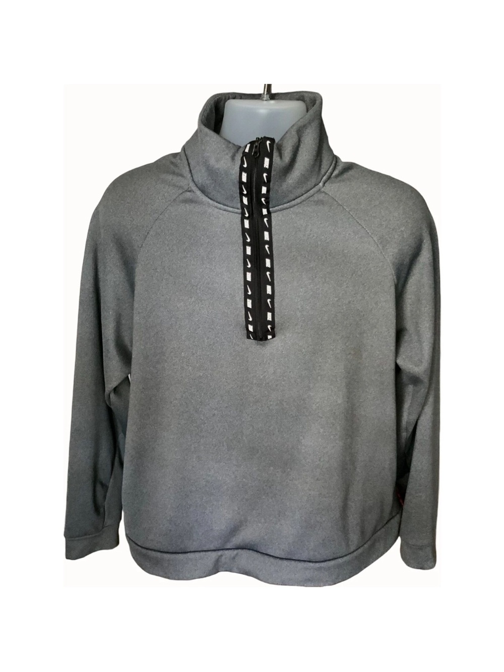 Nike Therma Fit Mens Gray Quarter
Zip Athletic Fleece Running Sweatshirt